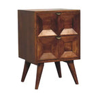 HomeRoots 24 comodino quadrato intagliato geometrico con due cassetti in legno massello color castagno