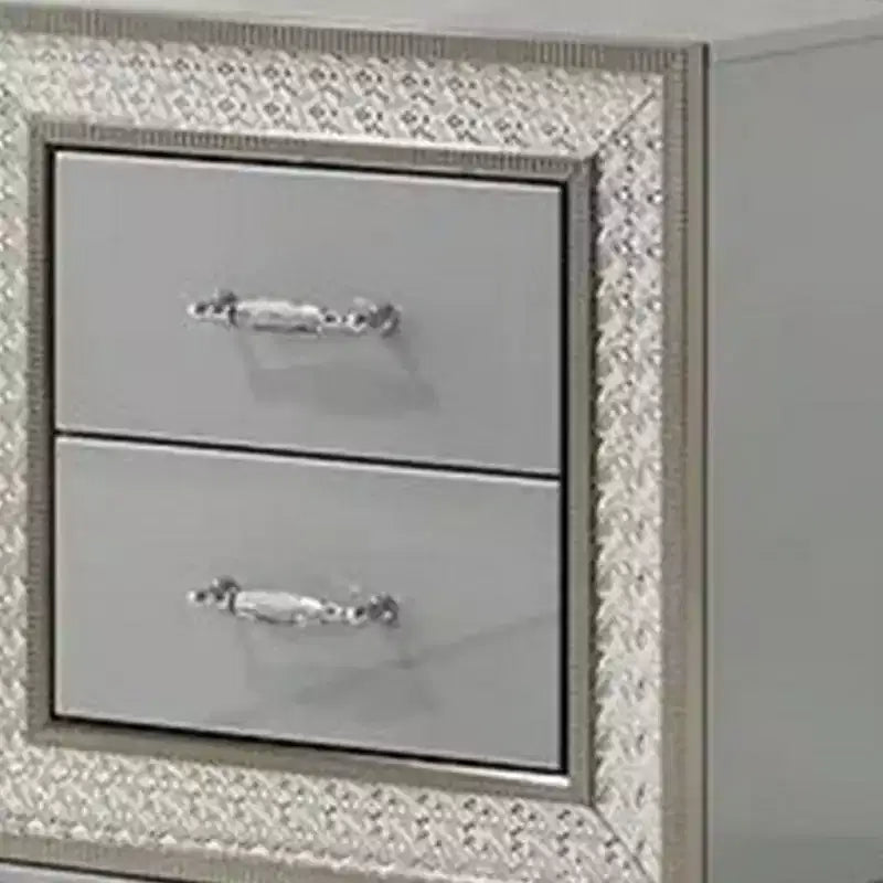 Comodino Royal Hampton con 2 cassetti, modanatura a scaglie, legno grigio metallizzato