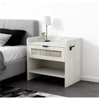 COZONY Comodino in Rattan con Stazione di Ricarica, Tavolino da Notte Boho con USB Tipo-C e Prese di Corrente per Camera da Letto e Soggiorno