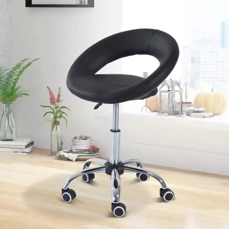 Sgabello da salone Crescent con rotelle, altezza regolabile, schienale aperto traspirante, sedile imbottito in schiuma e 5 rotelle piroettanti