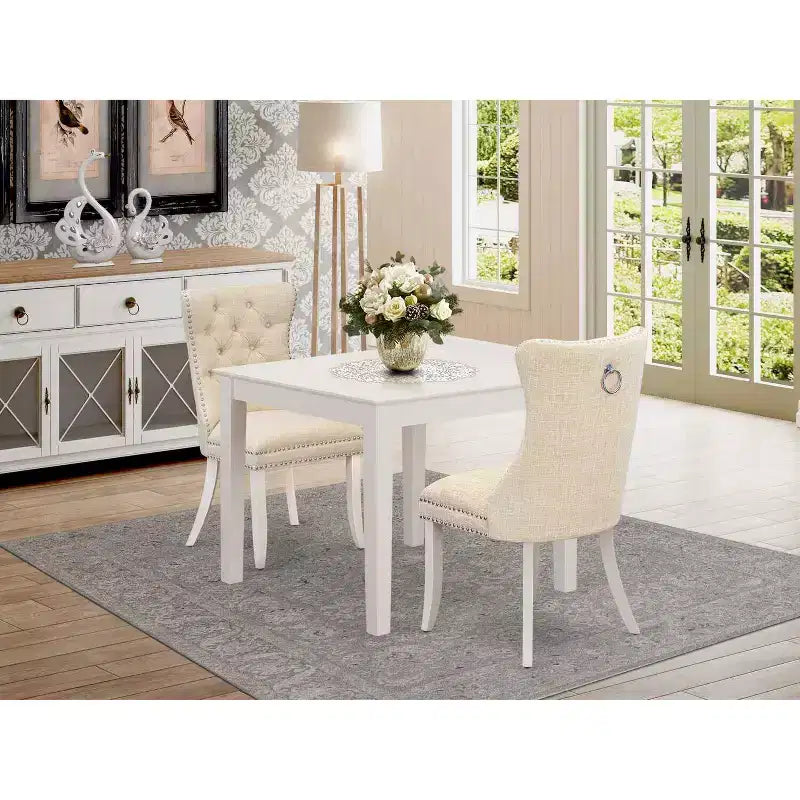 Set tavolo da pranzo HomeStock 3 pezzi, finitura lino bianco, piano quadrato in legno massello