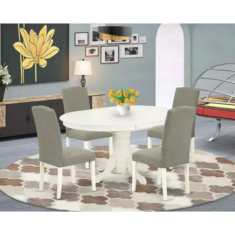HomeStock Tavolo da Pranzo a 5 Pezzi Ovale con Finitura Lino Bianco, Piano in Legno Massello e 4 Sedie Parson con Prolunga a Farfalla