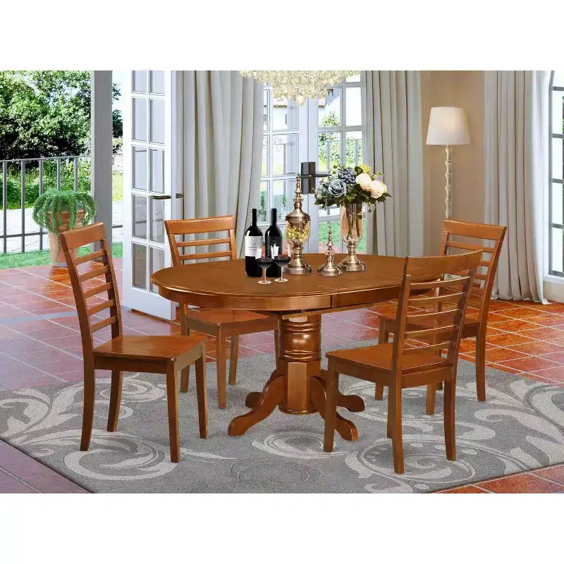 Tavolo da pranzo HomeStock 5 pezzi con piano in legno massello finitura marrone sella ovale con 4 sedie
