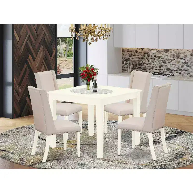HomeStock Set da pranzo in 5 pezzi in legno massello con finitura lino bianco - Schienale alto - 4 posti a sedere