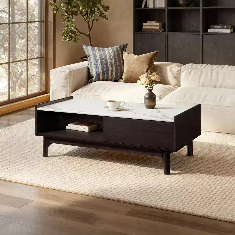 LuxenHome Tavolino da Caffè Modi Wenge con 1 Anta, Vano a Giorno e Lati Rialzati, Piano in Finto Marmo, Legno Lavorato Marrone