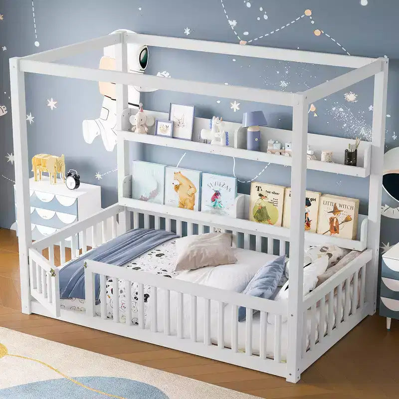 Letto Zeus & Ruta in Legno Massello con Baldacchino, Sponde di Protezione e Scaffali per Bambini - Nessuna Rete a Molle Necessaria