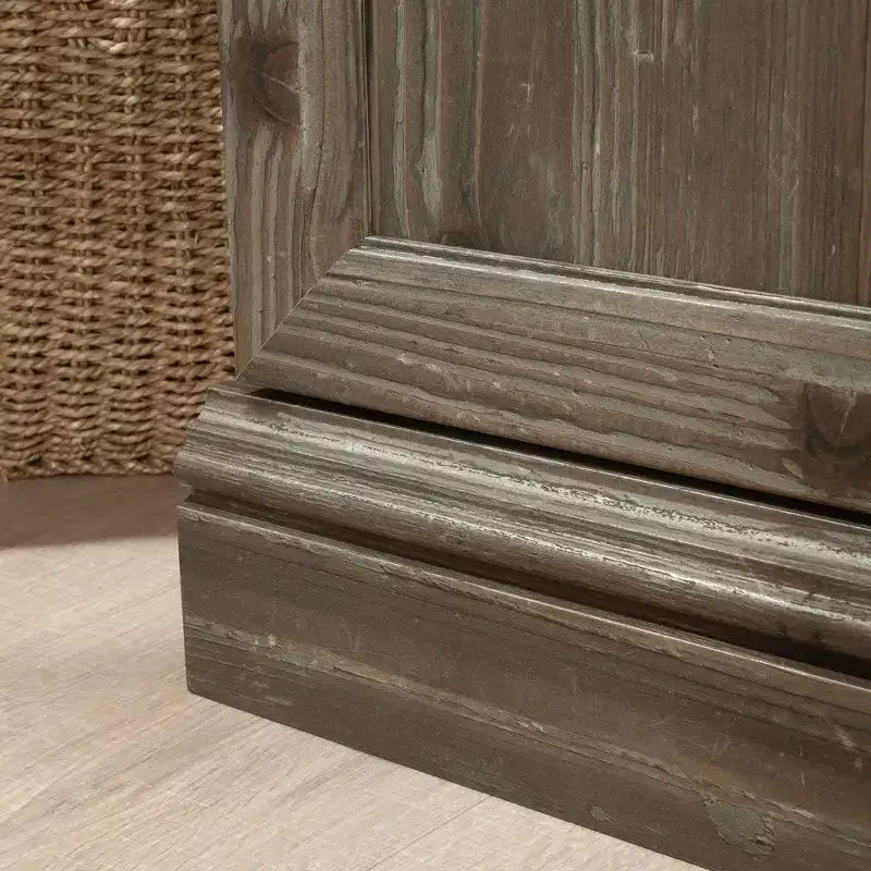 Mobiletto decorativo in legno GDFStudio Carter con ante e ripiani regolabili