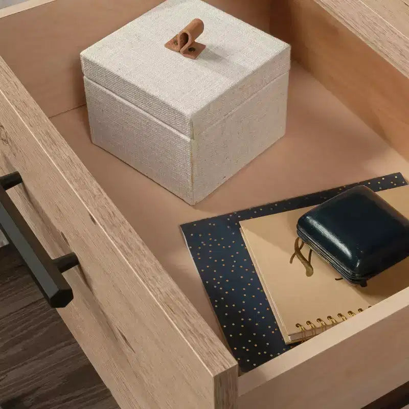 Comodino moderno GDFStudio Nolan in legno con cassetto e ripiano aperto