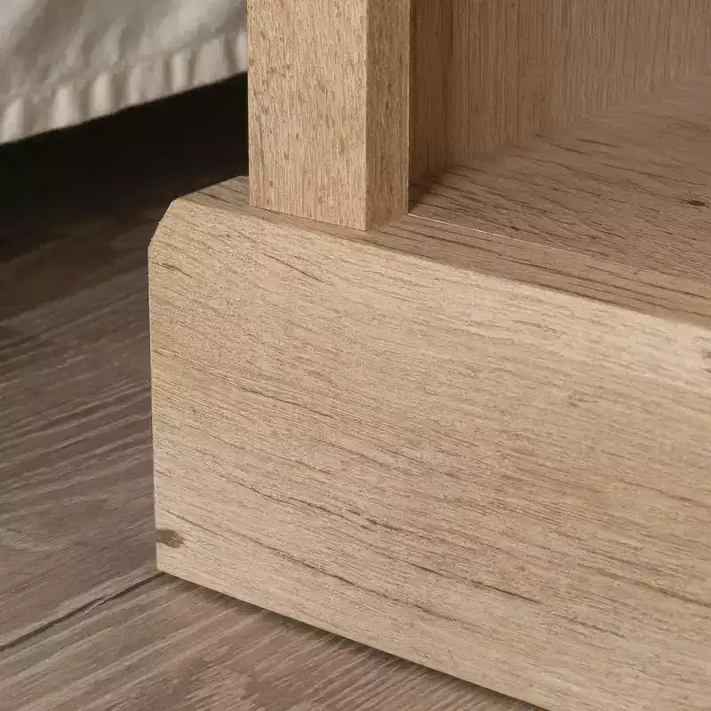 Comodino moderno GDFStudio Nolan in legno con cassetto e ripiano aperto