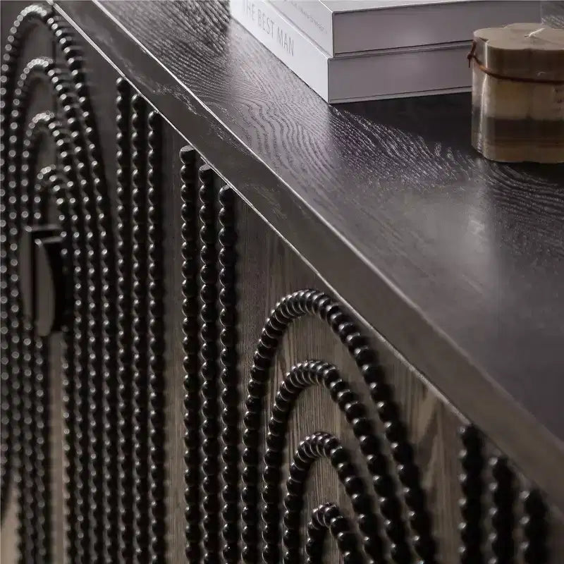 GDFStudio Credenza moderna con borchie da 150 cm con 4 ante e 2 ripiani regolabili