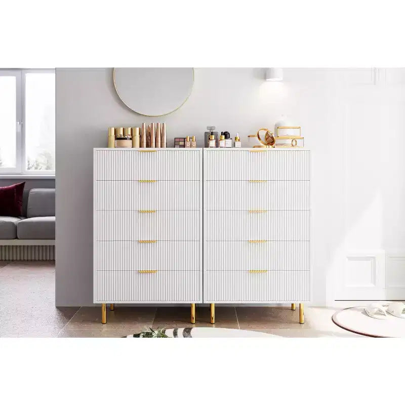 Acekool Cassettiera Bianca a 5 Cassetti per Camera da Letto, Comò Moderno Alto 48, Gambe in Metallo Dorato, Dettaglio Scanalato, Organizer Contenitore per Casa, Ingresso, Ufficio