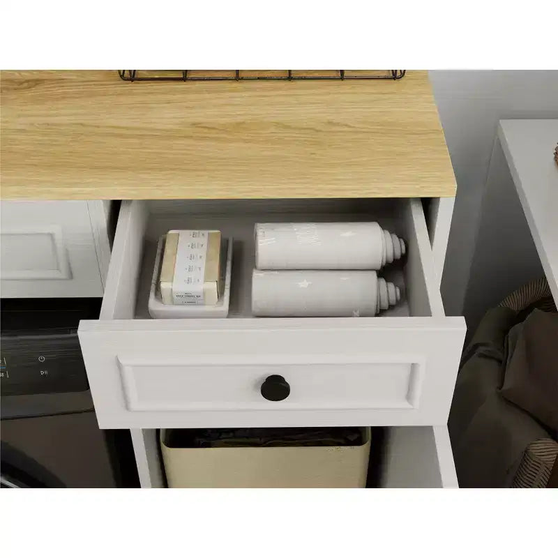 AndMakers Mobiletto portabiancheria bianco antico con ripiani regolabili, 105 cm (L) x 60 cm (P) x 182 cm (A)