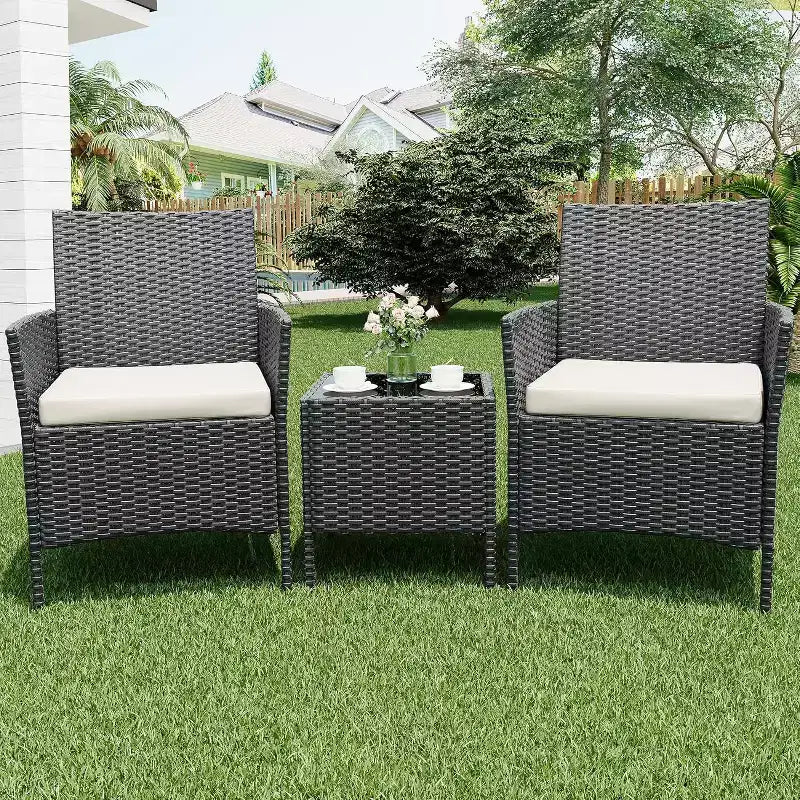 COZONY Set da 3 pezzi per patio esterno, 2 sedie in vimini di PE con tavolo da caffè in vetro e cuscino spesso per balcone, piscina, portico, cortile