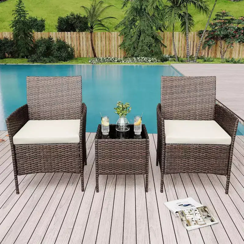 COZONY Set da 3 pezzi per patio esterno, 2 sedie in vimini di PE con tavolo da caffè in vetro e cuscino spesso per balcone, piscina, portico, cortile