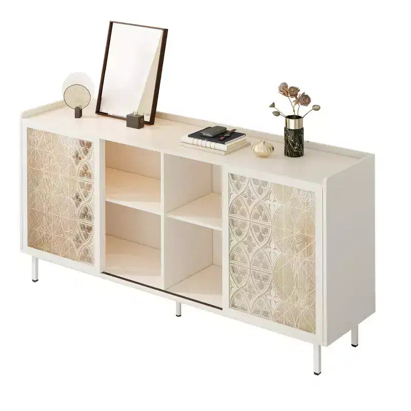 Buffet en bois dur de style médiéval avec portes coulissantes, parfait comme meuble TV, rangement ou armoire décorative dans le salon.