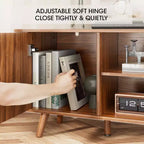 Mobile TV con Bordo Curvo Finitura Noce, Consolle Multimediale per TV da 65 Pollici, Credenza Moderna con Ante Scanalate e Contenitore, Mobile Soggiorno Mid-Century