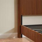 Struttura letto GDFStudio Whitmore in legno rustico curvato con robusto supporto in ferro