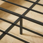 Struttura letto GDFStudio Whitmore in legno rustico curvato con robusto supporto in ferro