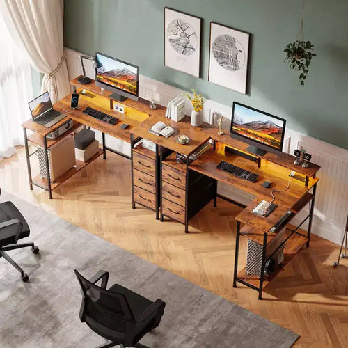 Scrivania per computer a L marrone da 47 pollici con stazione di ricarica Scrivania da gaming reversibile Luci LED Cassettiera Porta monitor Scaffali contenitori per Home Office