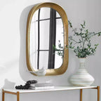 Specchio da parete ad arco Uttermost Bradano in ottone antico 23 3/4 x 35 1/2