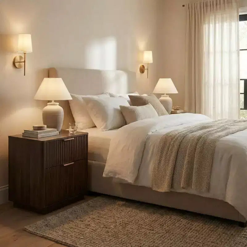 Comodino Moderno con Stazione di Ricarica, Tavolino da Notte con 2 Cassetti con Design Scanalato e Prese USB per Camera da Letto Soggiorno