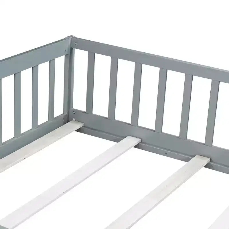 Bellemave Letto a Terra Montessori Completo con Recinzione e Porta, Struttura Bassa in Legno per Bambini con Sponde di Protezione, Legno Massello di Gomma, Facile da Montare