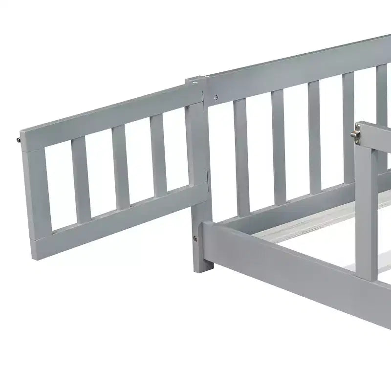 Bellemave Letto a Terra Montessori Completo con Recinzione e Porta, Struttura Bassa in Legno per Bambini con Sponde di Protezione, Legno Massello di Gomma, Facile da Montare