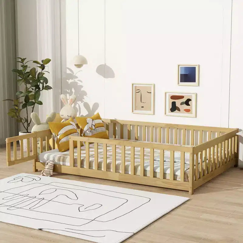 Bellemave Letto a Terra Montessori Completo con Recinzione e Porta, Struttura Bassa in Legno per Bambini con Sponde di Protezione, Legno Massello di Gomma, Facile da Montare