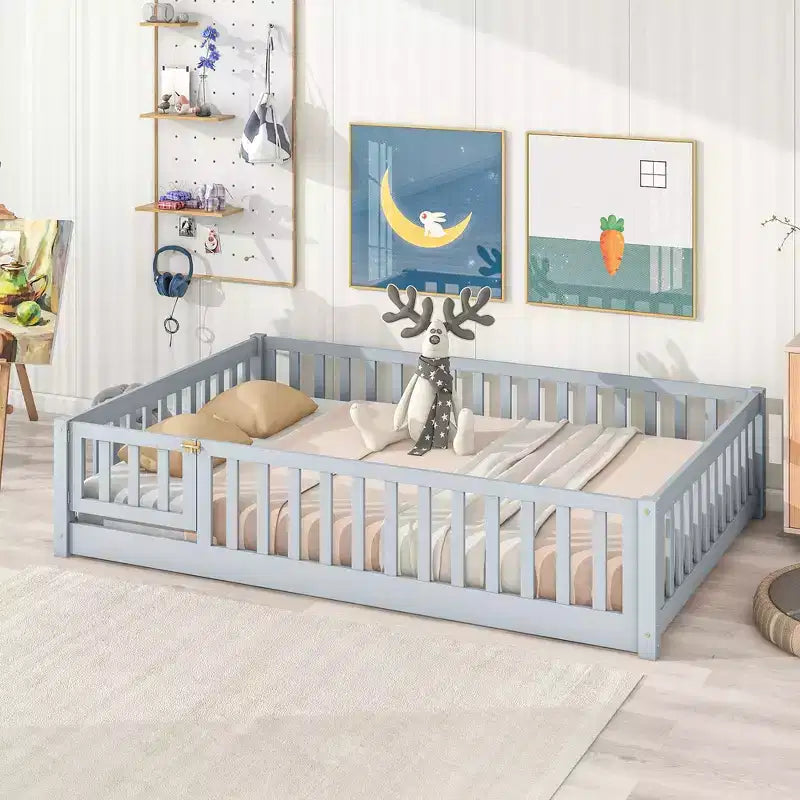 Bellemave Letto a Terra Montessori Completo con Recinzione e Porta, Struttura Bassa in Legno per Bambini con Sponde di Protezione, Legno Massello di Gomma, Facile da Montare