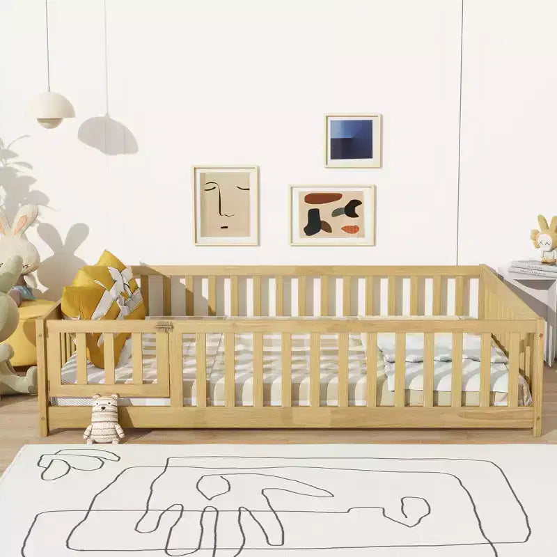 Bellemave Letto a Terra Montessori Completo con Recinzione e Porta, Struttura Bassa in Legno per Bambini con Sponde di Protezione, Legno Massello di Gomma, Facile da Montare