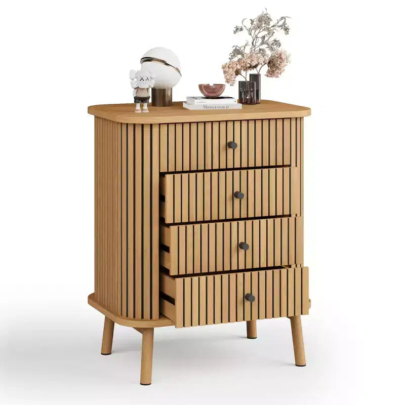 Acekool Comodino a 4 cassetti per camera da letto, soggiorno, cassettiera boho in vimini e MDF con maniglie nere e gambe in legno, naturale