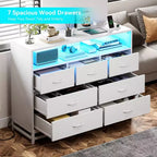 Comò a 7 cassetti, Comò in legno con luci a LED e stazione di ricarica, Cassettiera con grande capacità di archiviazione per camera da letto, soggiorno, corridoio