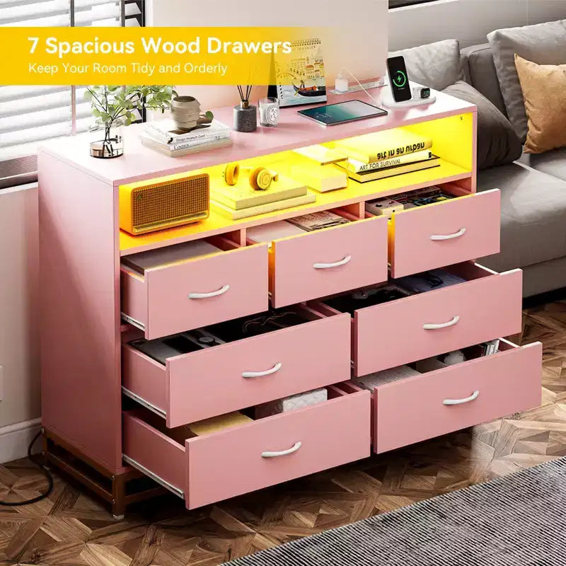 Comò a 7 cassetti, Comò in legno con luci a LED e stazione di ricarica, Cassettiera con grande capacità di archiviazione per camera da letto, soggiorno, corridoio