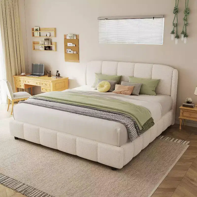Letto imbottito a piattaforma Queen/King Size con testiera morbida, a forma curva, beige - ModernLuxe