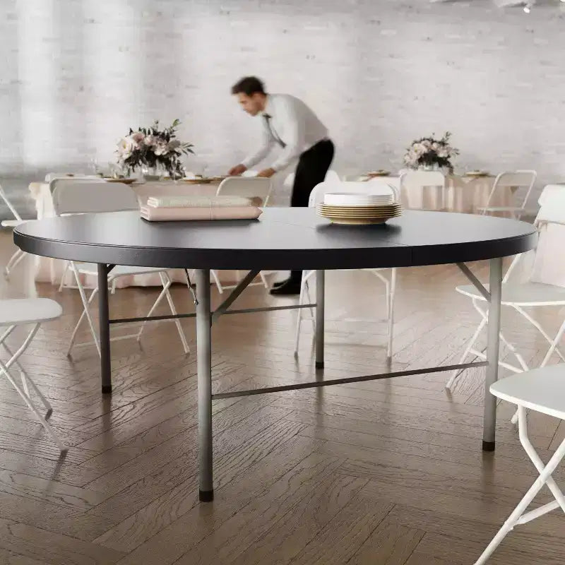 Tavolo pieghevole rotondo in plastica bi-fold Flash Furniture da 5,89 piedi per banchetti ed eventi con maniglia per il trasporto