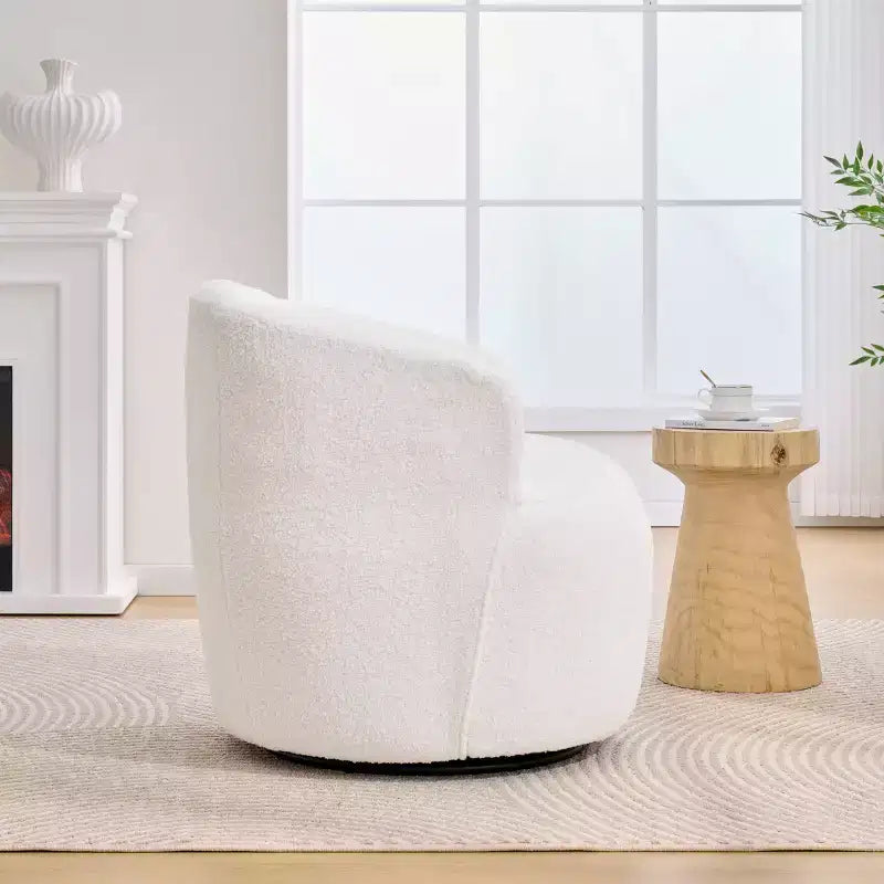 Poltrona girevole da salotto GDFStudio Almeda rivestita in tessuto Teddy con schienale ergonomico