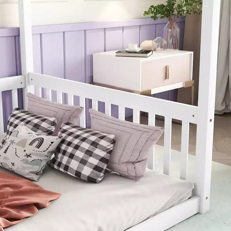 Clihome Struttura Letto a Baldacchino Matrimoniale in Legno di Gomma con Recinzione e Sponde di Sicurezza