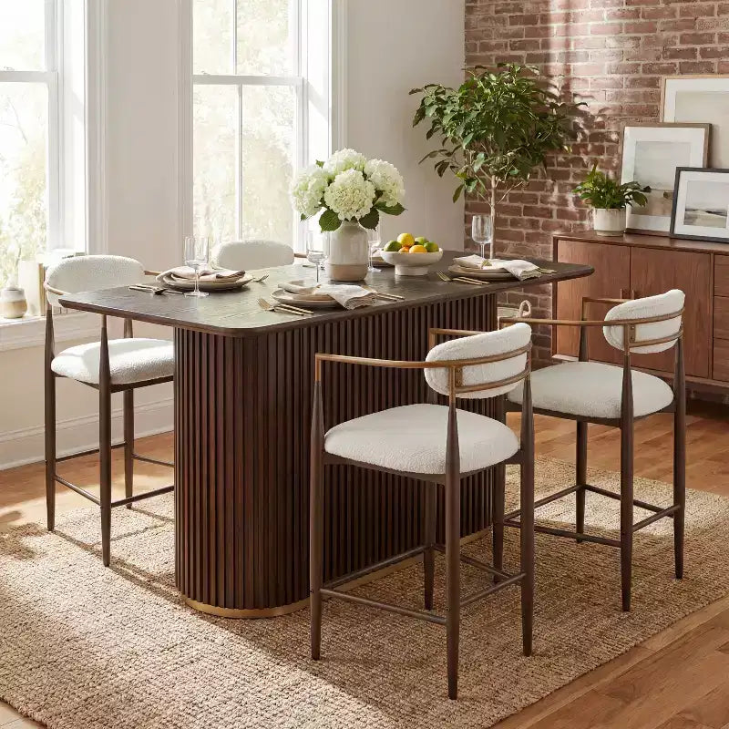 Christopher Knight Home Iwinie Set Sala da Pranzo Moderno 5 Pezzi con Tavolo in Legno con Piedistallo e Sgabelli da Bancone Imbottiti in Metallo