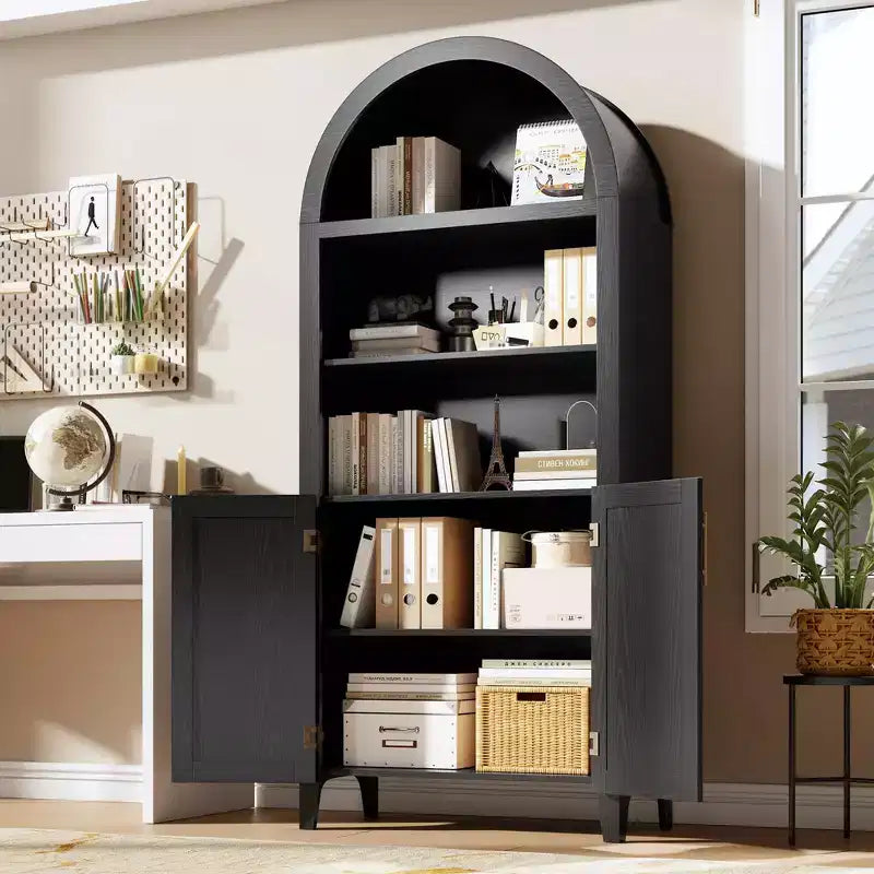 Libreria ad arco con ante e pannelli in rattan, mobile contenitore a 5 ripiani con mensola regolabile per soggiorno o ufficio