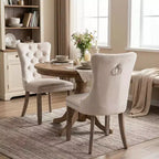 FurnitureR Set di 2 sedie da pranzo imbottite con schienale trapuntato, borchie decorative e gambe in legno, sedie accentate color crema francese per sala da pranzo e soggiorno