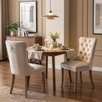 FurnitureR Set di 2 sedie da pranzo imbottite con schienale trapuntato, borchie decorative e gambe in legno, sedie accentate color crema francese per sala da pranzo e soggiorno