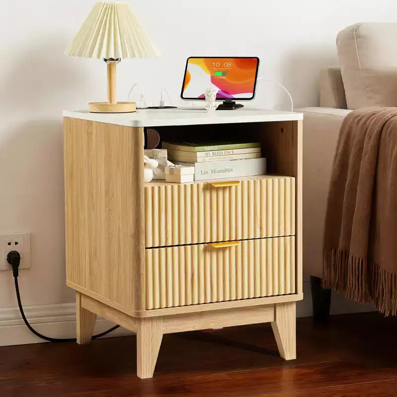 Comodino con stazione di ricarica, tavolino da letto a 2 cassetti con USB-C, prese CA, ripiano aperto e contenitore per camera da letto