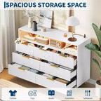 Comò a 7 cassetti scanalato, largo 137 cm, cassettiera moderna con luci a LED e stazione di ricarica, maniglie dorate, contenitore a giorno