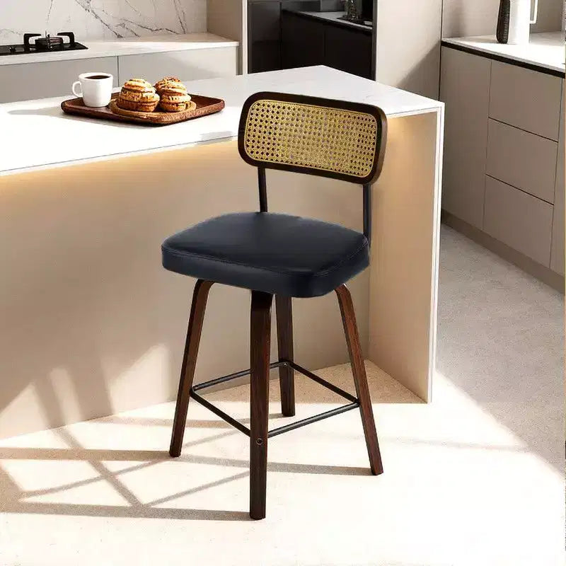 Sgabelli da bar girevoli a 360° in rattan ad altezza bancone con cuscino in PU