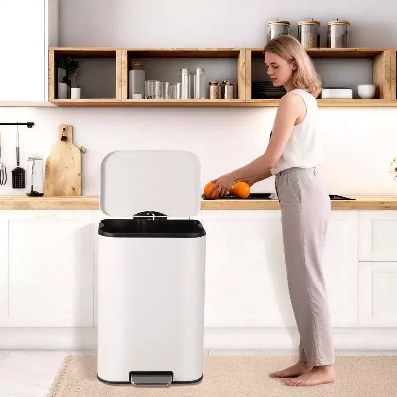 Pattumiera in Acciaio Inox - Anti-Impronta, Coperchio a Chiusura Ammortizzata, Secchio Interno Rimovibile, Contenitore a Pedale Salvaspazio - per Cucina, Ufficio, Bagno