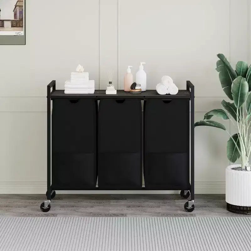 Portabiancheria con Ruote e Sacchi Rimovibili, Carrello Portabiancheria a 3 Scomparti con Ripiano per Camera da Letto Bagno Dormitorio, Cesto Portabiancheria Salvaspazio