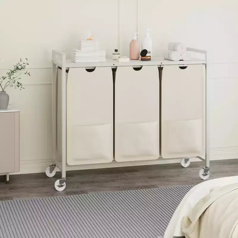 Portabiancheria con Ruote e Sacchi Rimovibili, Carrello Portabiancheria a 3 Scomparti con Ripiano per Camera da Letto Bagno Dormitorio, Cesto Portabiancheria Salvaspazio