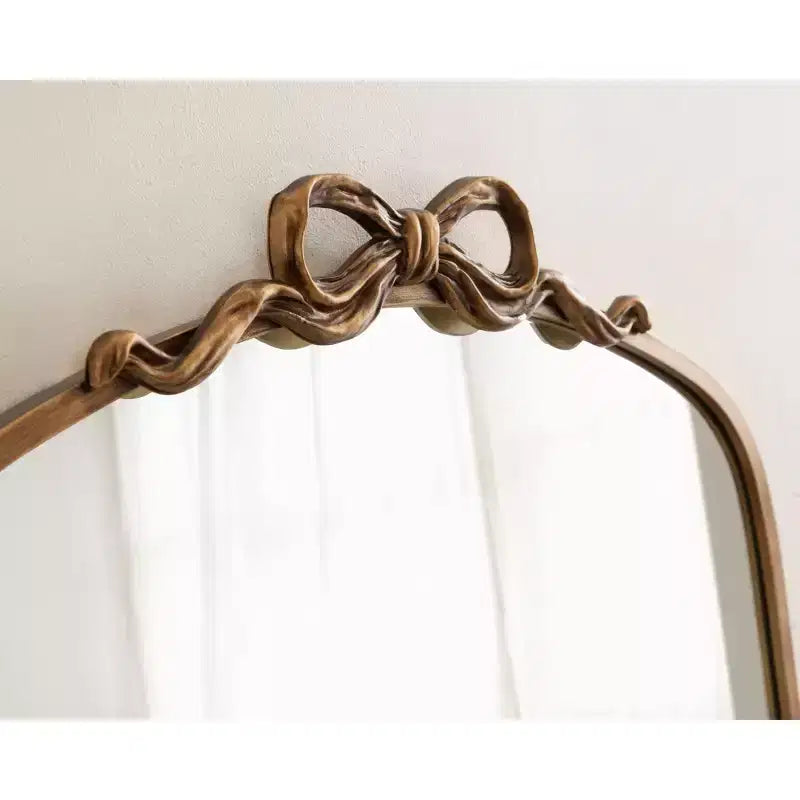 Specchio ad arco con nastro Kate and Laurel Arendahl, oro, 28x30