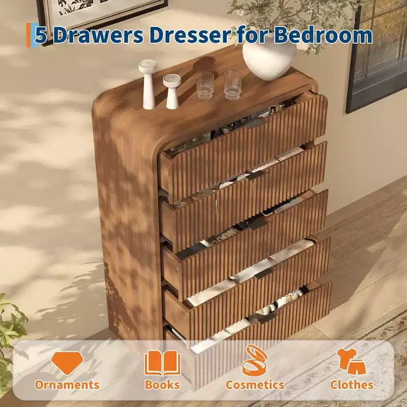 Cassettiera Alta a 5 Cassetti Scanalati con Bordi Arrotondati, Comò Moderno in Legno di Noce, Mobile Contenitore Autoportante per Camera da Letto e Soggiorno