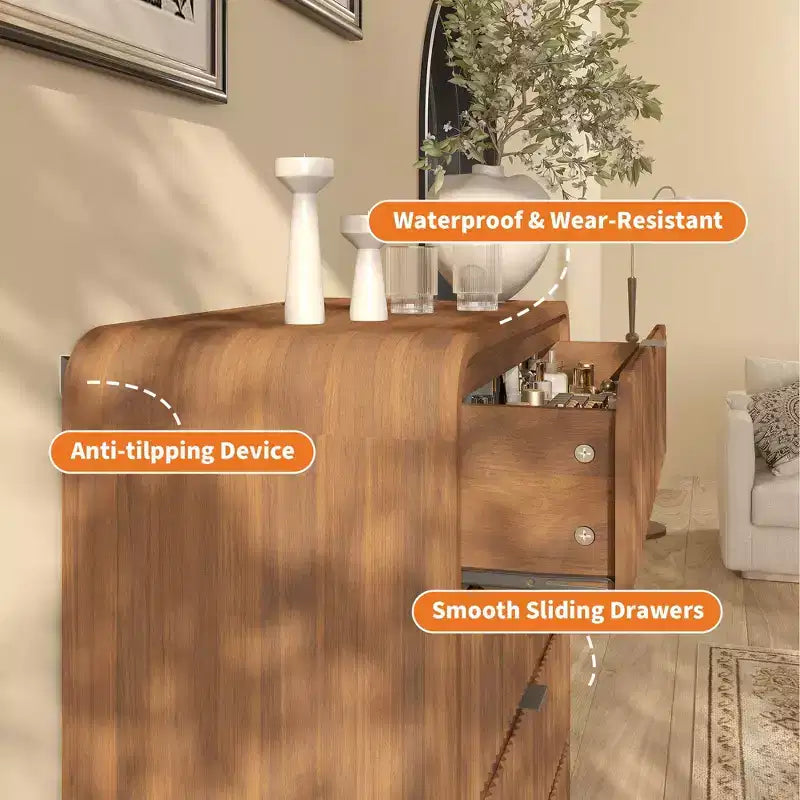 Cassettiera Alta a 5 Cassetti Scanalati con Bordi Arrotondati, Comò Moderno in Legno di Noce, Mobile Contenitore Autoportante per Camera da Letto e Soggiorno